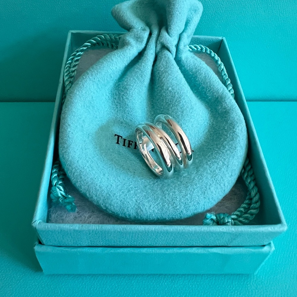 🌸🌸 Authentic Tiffany & Co. Diagonal Ring